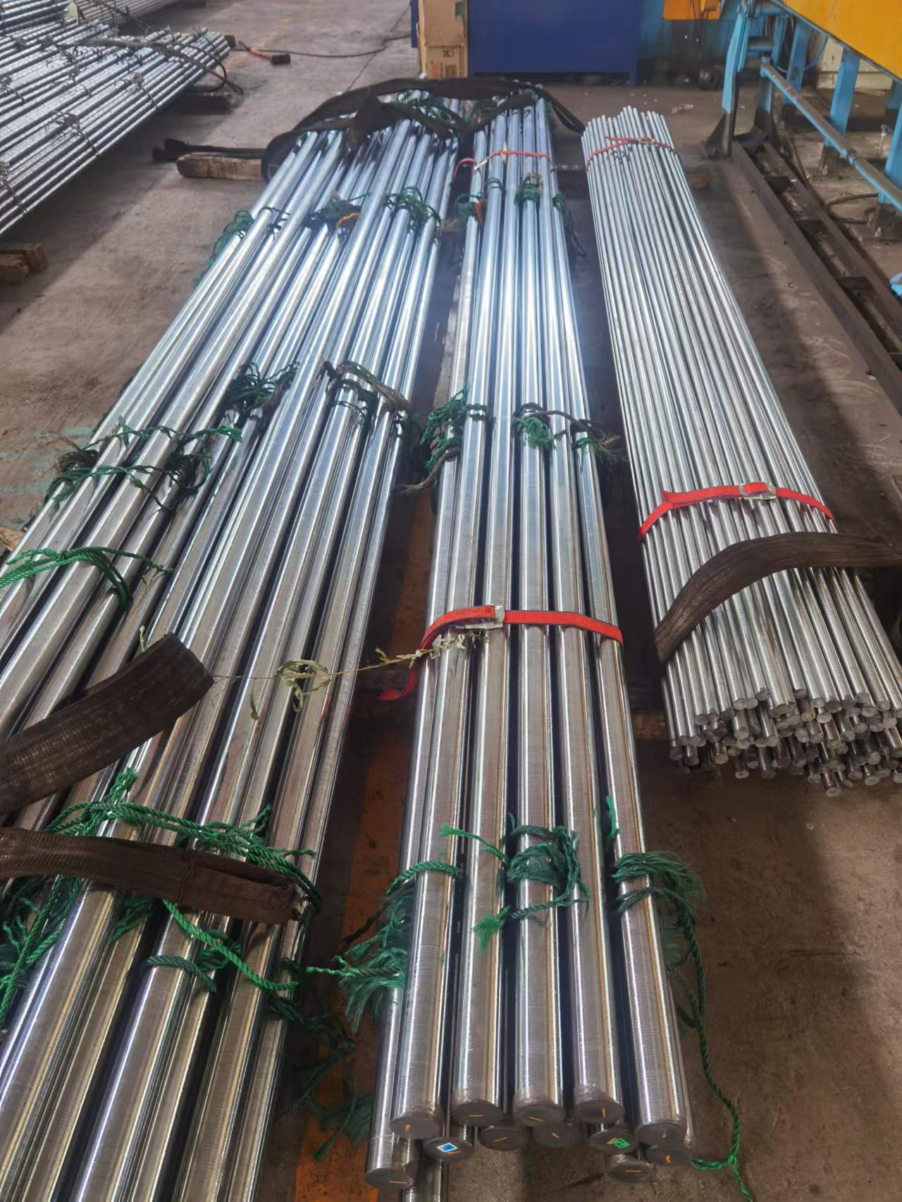 Hydraulic cylinder rod and piston rod steel selection