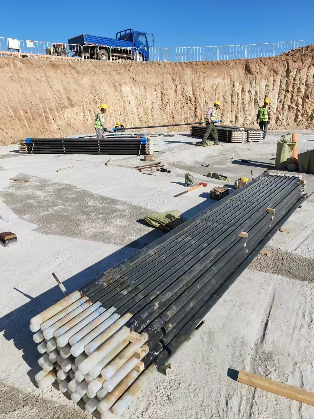 Long foundation rods arranged at an installation site