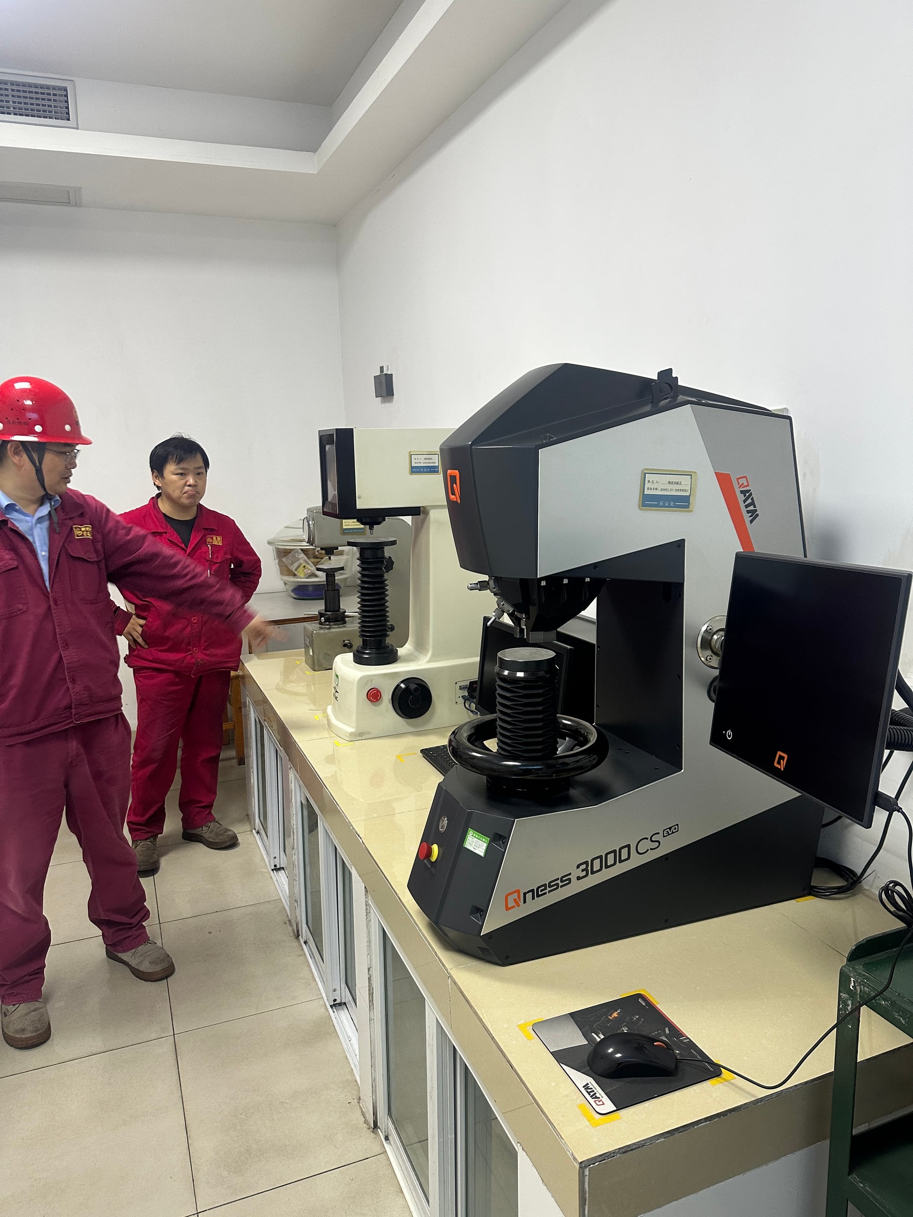 Hardness tester in the quality laboratory